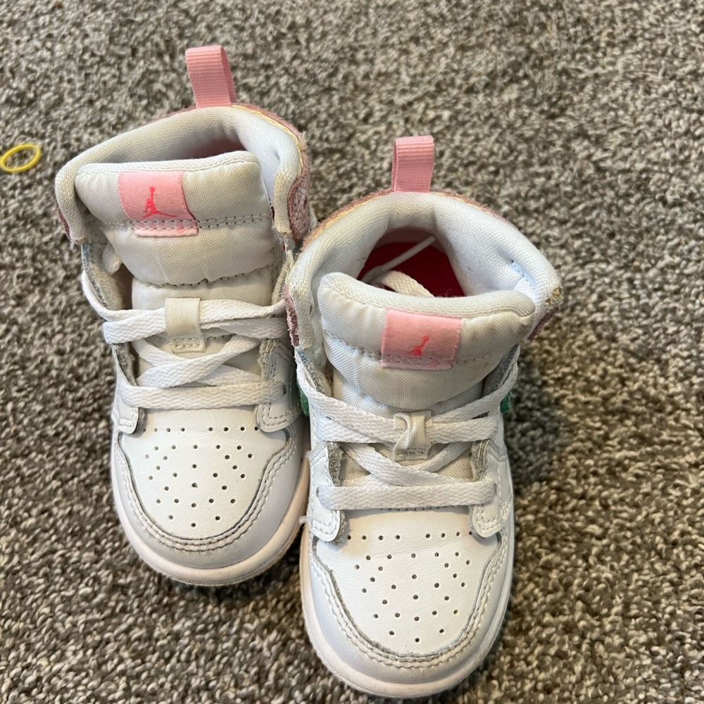 Nike Kids White and Pink Sneakers 6C